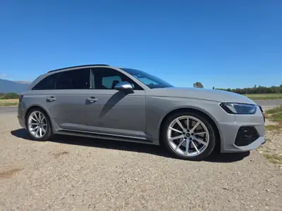 Audi RS4 Avant 2.9 V6 Biturbo Quattro — Break haute performance, 450 ch, Nardo Gray — fianco