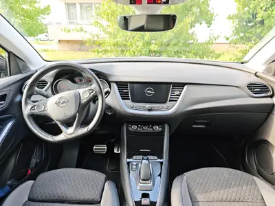 Opel Grandland X 1.6 T PHEV Ultimate — Hybride rechargeable 300 ch, batterie neuve — dashboard