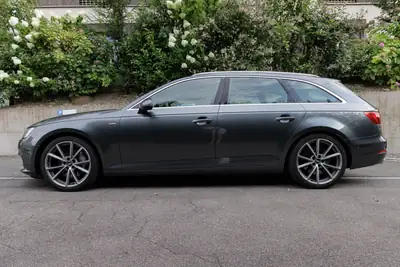 Audi A4 Avant 3.0 TDI Sport quattro — Break complet, équipement premium, 272 ch — côté