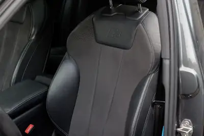 Audi A4 Avant 3.0 TDI Sport quattro — Break complet, équipement premium, 272 ch — Miniature 12