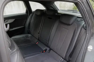 Audi A4 Avant 3.0 TDI Sport quattro — Break complet, équipement premium, 272 ch — Miniature 14