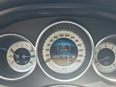Mercedes-Benz CLS 500 V8 — Berline de prestige 408 ch, 4WD intégrale — Miniatura 10