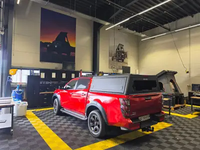 ISUZU D-MAX 1.9 DDi Nitro Sport 4x4 — Pick-up robuste, 4'500 km seulement, garantie constructeur 5 ans — Außenansicht