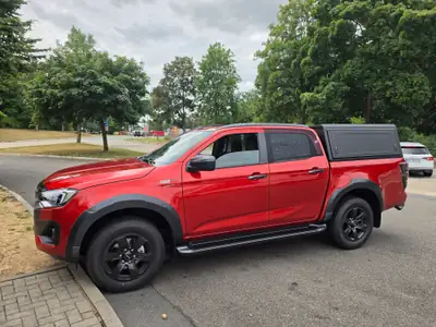 ISUZU D-MAX 1.9 DDi Nitro Sport 4x4 — Pick-up robuste, 4'500 km seulement, garantie constructeur 5 ans — Heckansicht