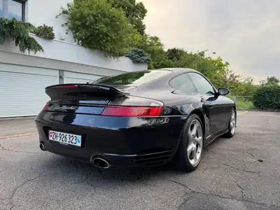 Porsche 911 3.6 Turbo — Coupé culte des années 2000, 420 ch en boîte manuelle — vista posteriore