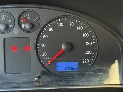VW T5 Caravelle Trend 2.5 TDI 4Motion — Monospace 8 places robuste et polyvalent — Miniatura 11