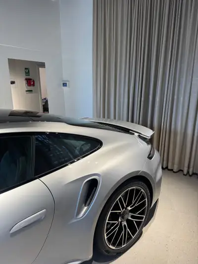 Porsche 911 3.6 Turbo S PDK — 711 ch, hybride léger et quasi neuf — Heckansicht