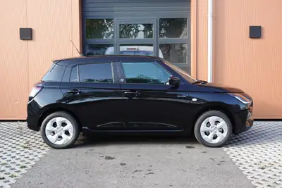 Suzuki Swift 1.2 Piz Sulai Hybrid 4x4 — Citadine polyvalente, 3 ans de garantie — intérieur