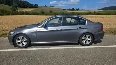 BMW 325i — Berline sportive 2009, 218 ch et transmission manuelle — vista posteriore