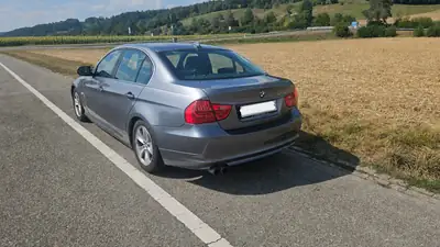 BMW 325i — Berline sportive 2009, 218 ch et transmission manuelle — interni