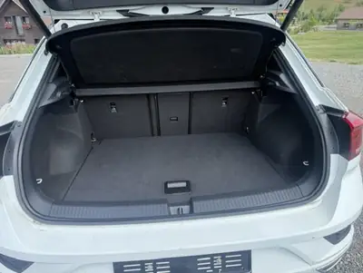 VW T-ROC 1.5 TSI Sport — SUV compact dynamique, 57 500 km, sans sinistre — intérieur