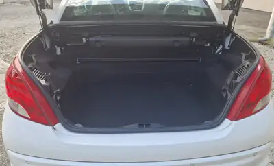 Peugeot 207 1.6 16V Swiss Edition — Cabriolet élégant, moteur performant, sans sinistre — Thumbnail 11