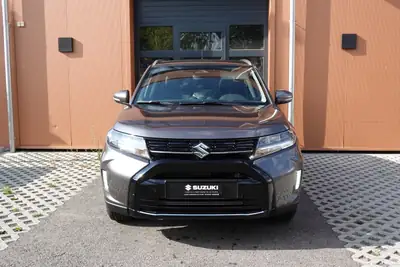 Suzuki Vitara 1.4 Boosterjet Piz Sulai — SUV compact 4x4 hybride avec 3 ans de garantie — côté