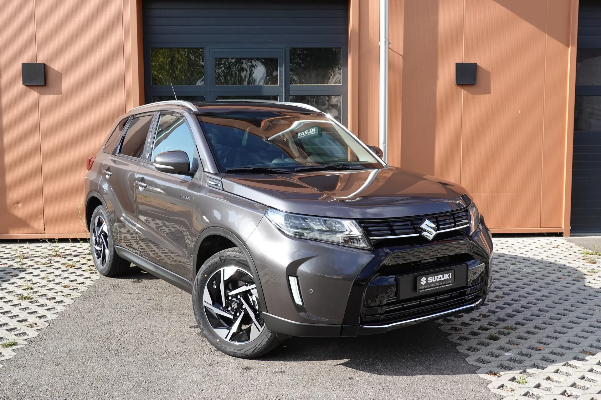 Suzuki Vitara 1.4 Boosterjet Piz Sulai — SUV compact 4x4 hybride avec 3 ans de garantie