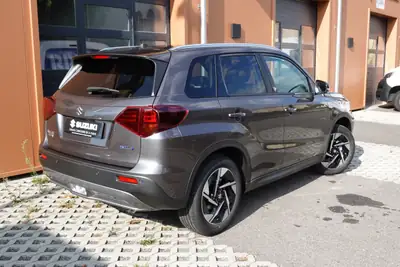 Suzuki Vitara 1.4 Boosterjet Piz Sulai — SUV compact 4x4 hybride avec 3 ans de garantie — Miniature 7