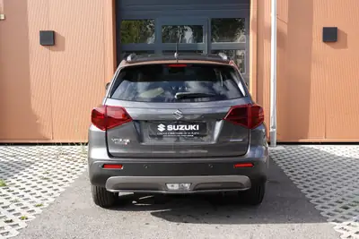 Suzuki Vitara 1.4 Boosterjet Piz Sulai — SUV compact 4x4 hybride avec 3 ans de garantie — Miniature 9