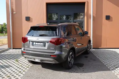 Suzuki Vitara 1.4 Boosterjet Piz Sulai — SUV compact 4x4 hybride avec 3 ans de garantie — Miniature 8