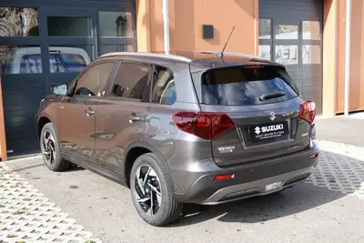 Suzuki Vitara 1.4 Boosterjet Piz Sulai — SUV compact 4x4 hybride avec 3 ans de garantie — Miniature 10