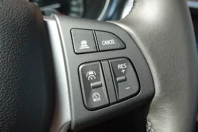 Suzuki Vitara 1.4 Boosterjet Piz Sulai — SUV compact 4x4 hybride avec 3 ans de garantie — Miniature 13