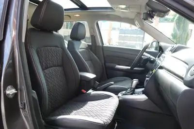 Suzuki Vitara 1.4 Boosterjet Piz Sulai — SUV compact 4x4 hybride avec 3 ans de garantie — Miniature 27