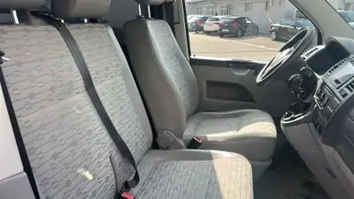 VW T5 2.0 TDI BMT — Monospace 9 places spacieux, première main, caméra de recul — intérieur