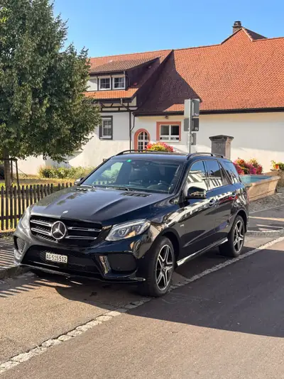 Mercedes-Benz GLE 43 AMG — SUV sportif, 367 ch et consommation maîtrisée — exterior view