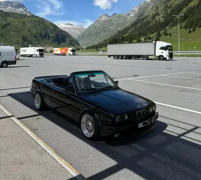 BMW 320i Cabriolet — Roadster intemporel des années 90, moteur essence performant — vue extérieure
