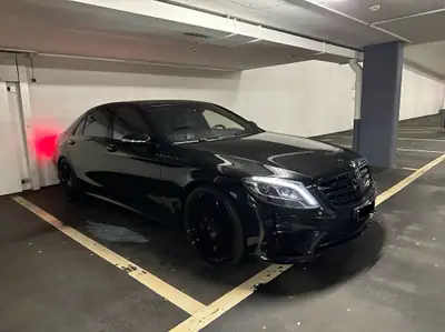 Mercedes-Benz S 63 AMG — Berline haute performance, 585 ch et prestige intemporel — rear view