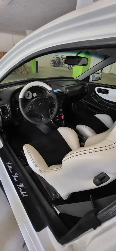Honda Integra 1.8 16V — Coupé sportif des années 90, 190 ch dynamiques — Miniature 16