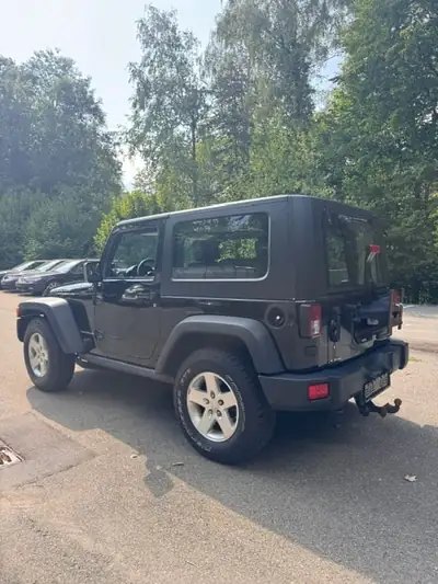 Jeep Wrangler 2.8 CRD Rubicon — Le SUV 4x4 légendaire, diesel robuste et économe — arrière