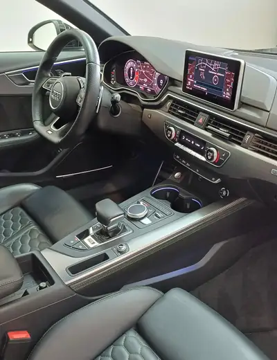 Audi RS4 Avant 2.9 V6 TFSI — Break sportif 450 ch, 128 500 km, sans sinistre — dashboard