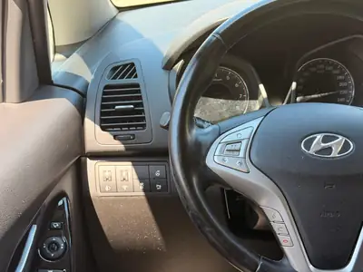 Hyundai iX20 1.6 Vertex Automatic — Monospace familial fiable, boîte auto et sièges chauffants — Miniature 13