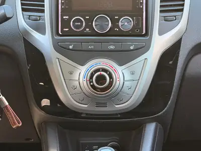 Hyundai iX20 1.6 Vertex Automatic — Monospace familial fiable, boîte auto et sièges chauffants — Miniature 16