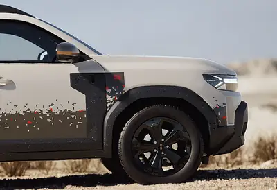 Dacia Duster Spirit of Sand 2026 — SUV Hybride Bi-Fuel, Équipé d'usine, Quasi-neuf — Heckansicht