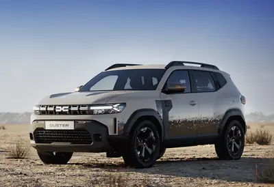 Dacia Duster Spirit of Sand 2026 — SUV Hybride Bi-Fuel, Équipé d'usine, Quasi-neuf — Außenansicht