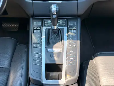 Porsche Macan Turbo Performance PDK — 440 ch, Traction intégrale, Cuir premium — Miniature 23