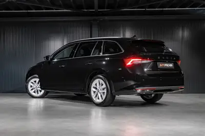Skoda Octavia Combi 1.5 TSI mHEV — Hybride mild, autonomie étendue, quasi-neuf — côté