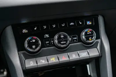 Skoda Karoq 2.0 TSI SportLine 4x4 — SUV polyvalent, garantie 5 ans, très faible kilométrage — Miniature 20