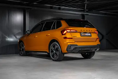 Skoda Kamiq 1.0 TSI Monte Carlo — SUV compact orange métallisé, faible kilométrage — Miniature 8