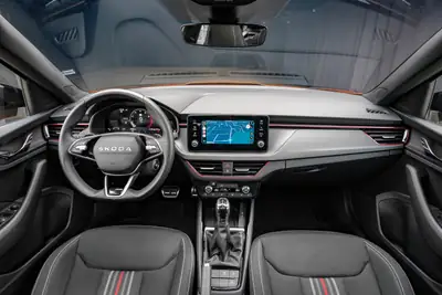 Skoda Kamiq 1.0 TSI Monte Carlo — SUV compact orange métallisé, faible kilométrage — Miniature 15