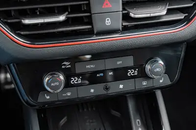 Skoda Kamiq 1.0 TSI Monte Carlo — SUV compact orange métallisé, faible kilométrage — Miniature 20