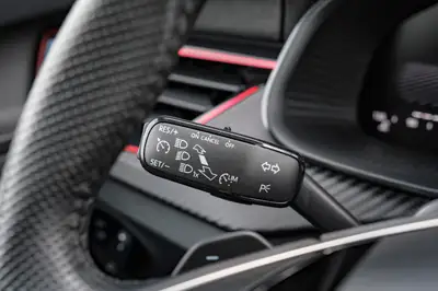 Skoda Kamiq 1.0 TSI Monte Carlo — SUV compact orange métallisé, faible kilométrage — Miniature 23