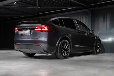 Tesla Model X 100kWh Palladium — SUV électrique 7 places, 686 ch et autonomie record — Miniature 7