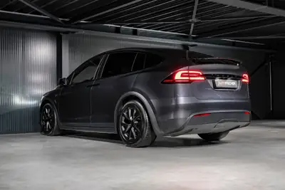 Tesla Model X 100kWh Palladium — SUV électrique 7 places, 686 ch et autonomie record — Miniature 8