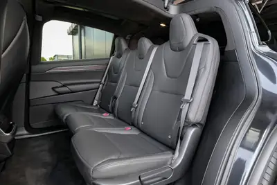 Tesla Model X 100kWh Palladium — SUV électrique 7 places, 686 ch et autonomie record — Miniature 12