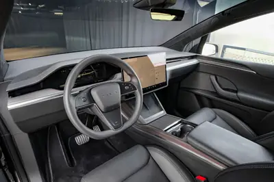 Tesla Model X 100kWh Palladium — SUV électrique 7 places, 686 ch et autonomie record — Miniature 13
