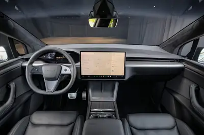 Tesla Model X 100kWh Palladium — SUV électrique 7 places, 686 ch et autonomie record — Miniature 15