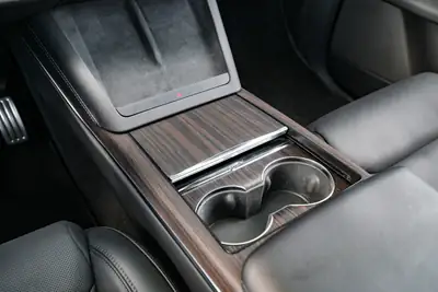 Tesla Model X 100kWh Palladium — SUV électrique 7 places, 686 ch et autonomie record — Miniature 20