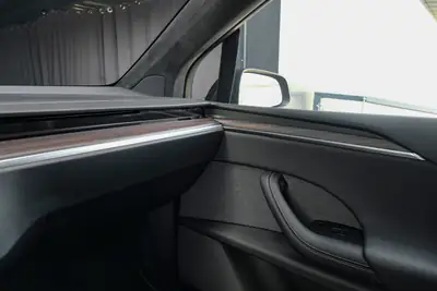 Tesla Model X 100kWh Palladium — SUV électrique 7 places, 686 ch et autonomie record — Miniature 21