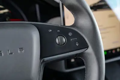 Tesla Model X 100kWh Palladium — SUV électrique 7 places, 686 ch et autonomie record — Miniature 23